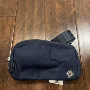 NWT Lululemon Everywhere Belt Bag